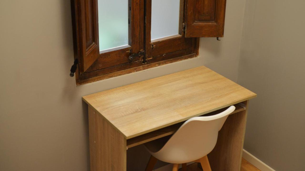 Single Room with Shared Bathroom