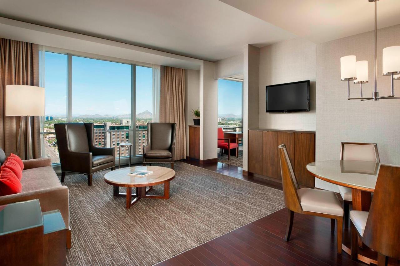 One-Bedroom Suite, Club level, Executive Suite, 1 King,1371377987:JPEG