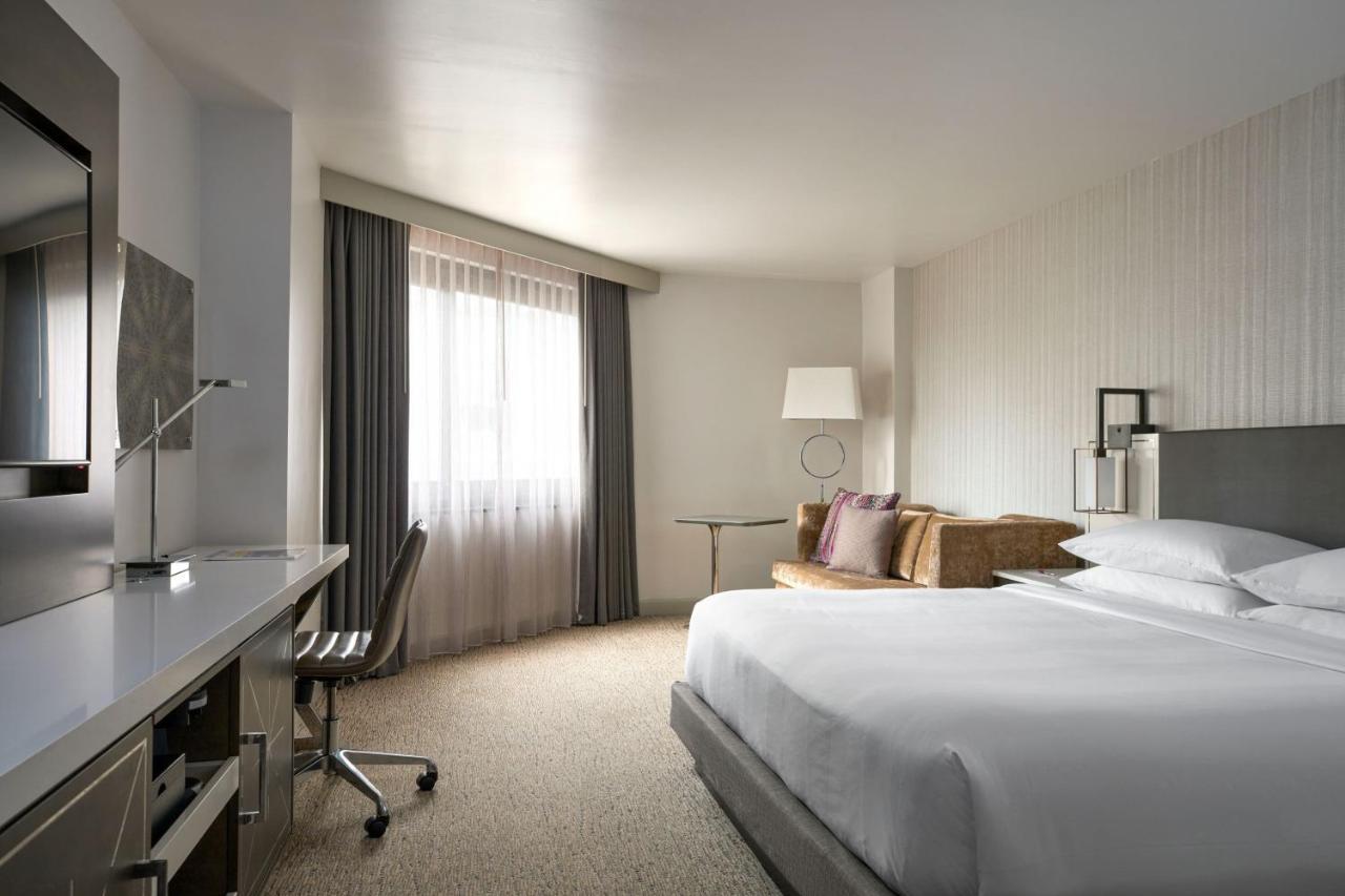 Premier King Room,759797780:JPEG