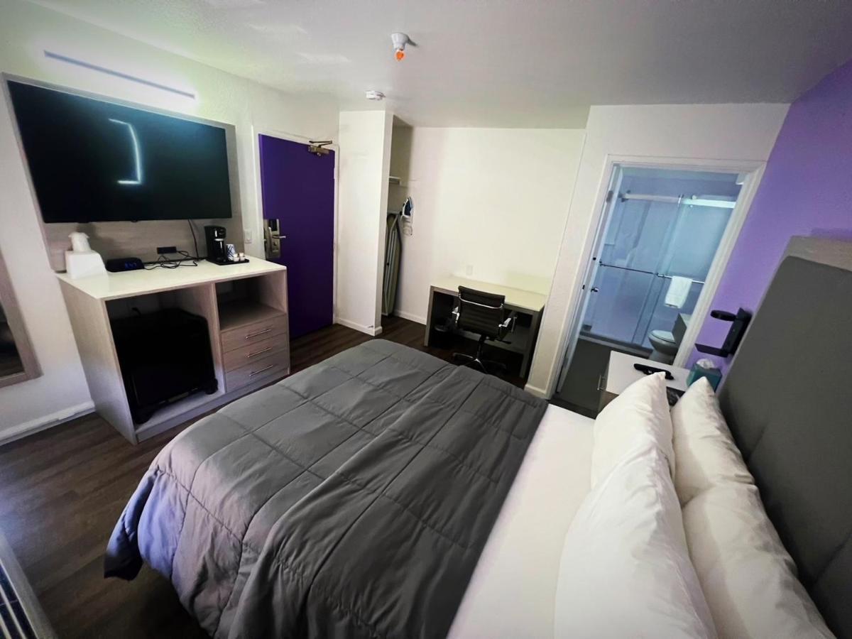 Deluxe Room (1 adult + 1 child)