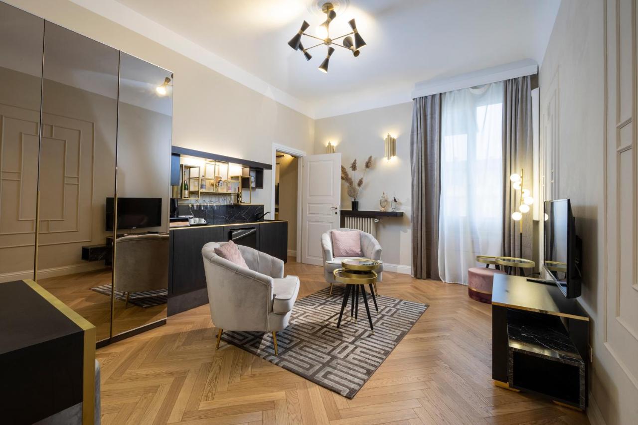 Deluxe King Suite