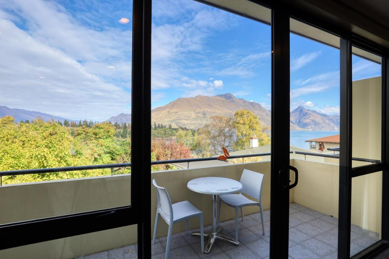 One-Bedroom Apartment Balcony,1378798454:JPEG