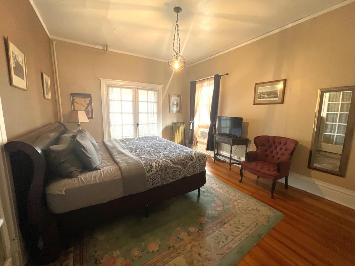 Helena Suite 23