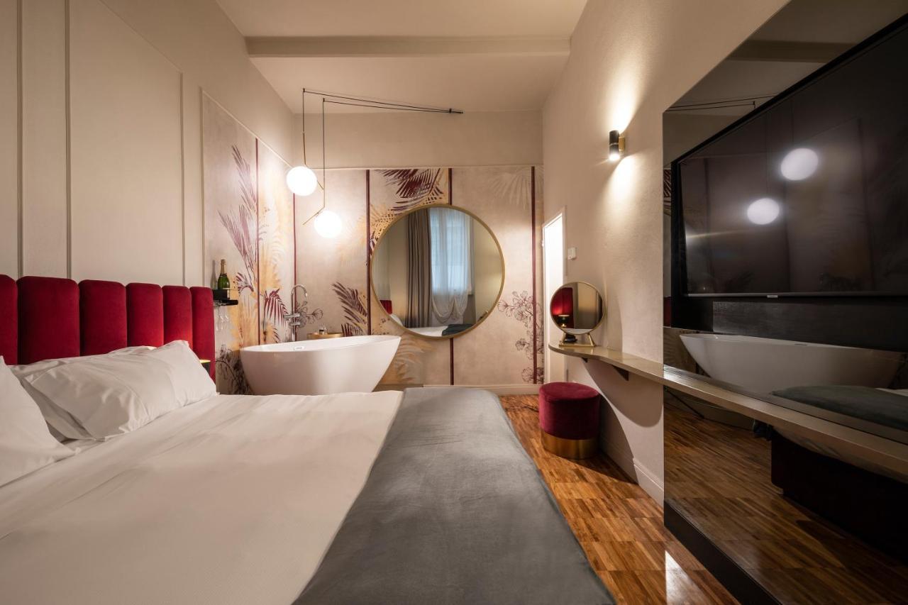 Deluxe Double Room Bath