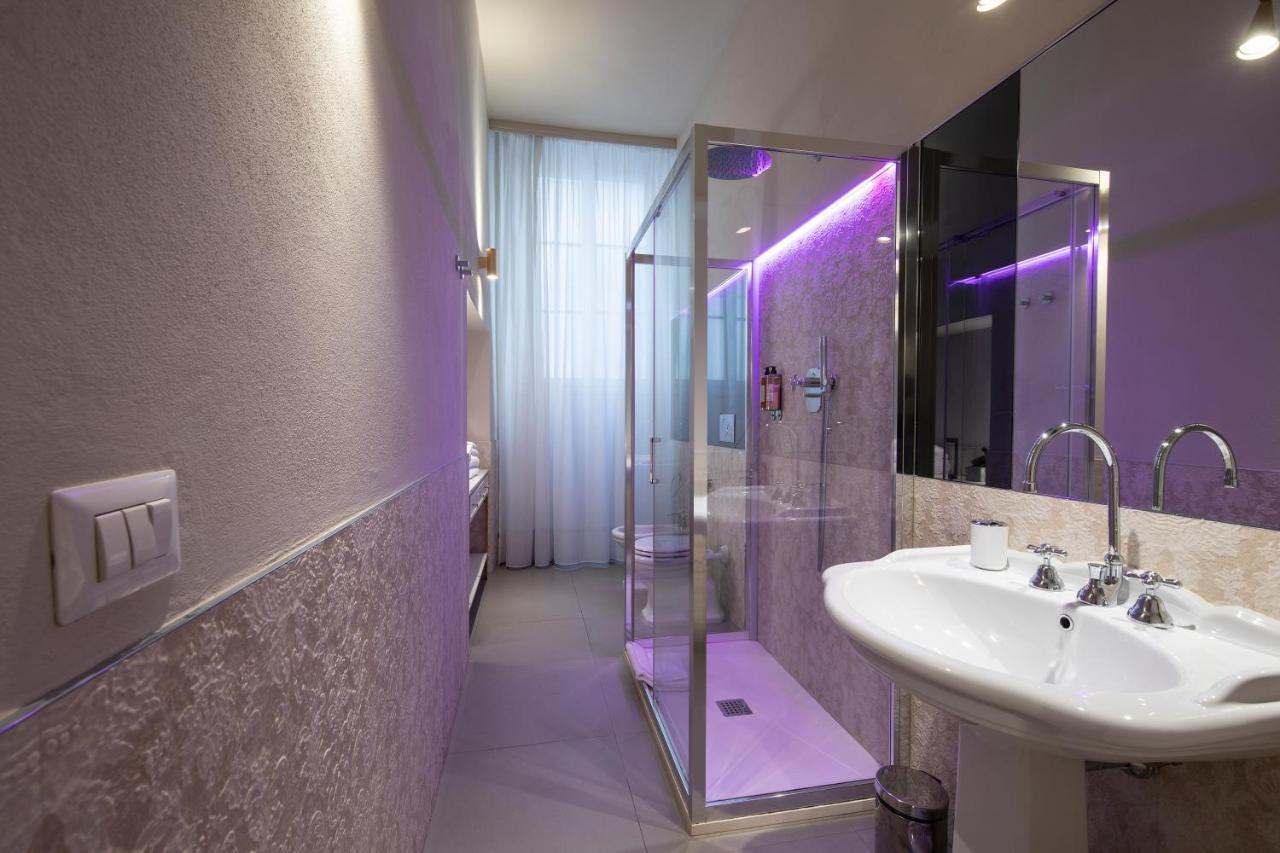 Deluxe Double Room Bath