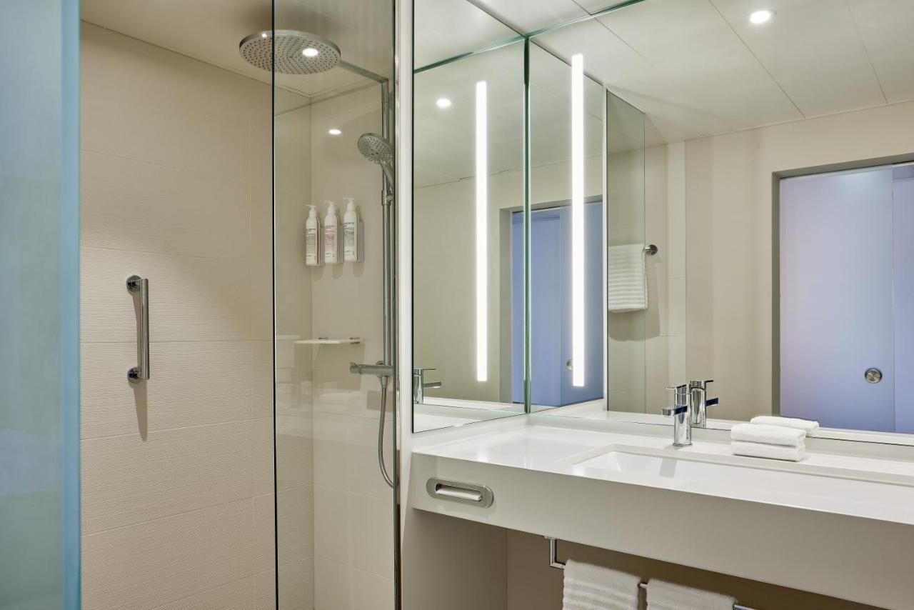 One-Bedroom Junior King Suite