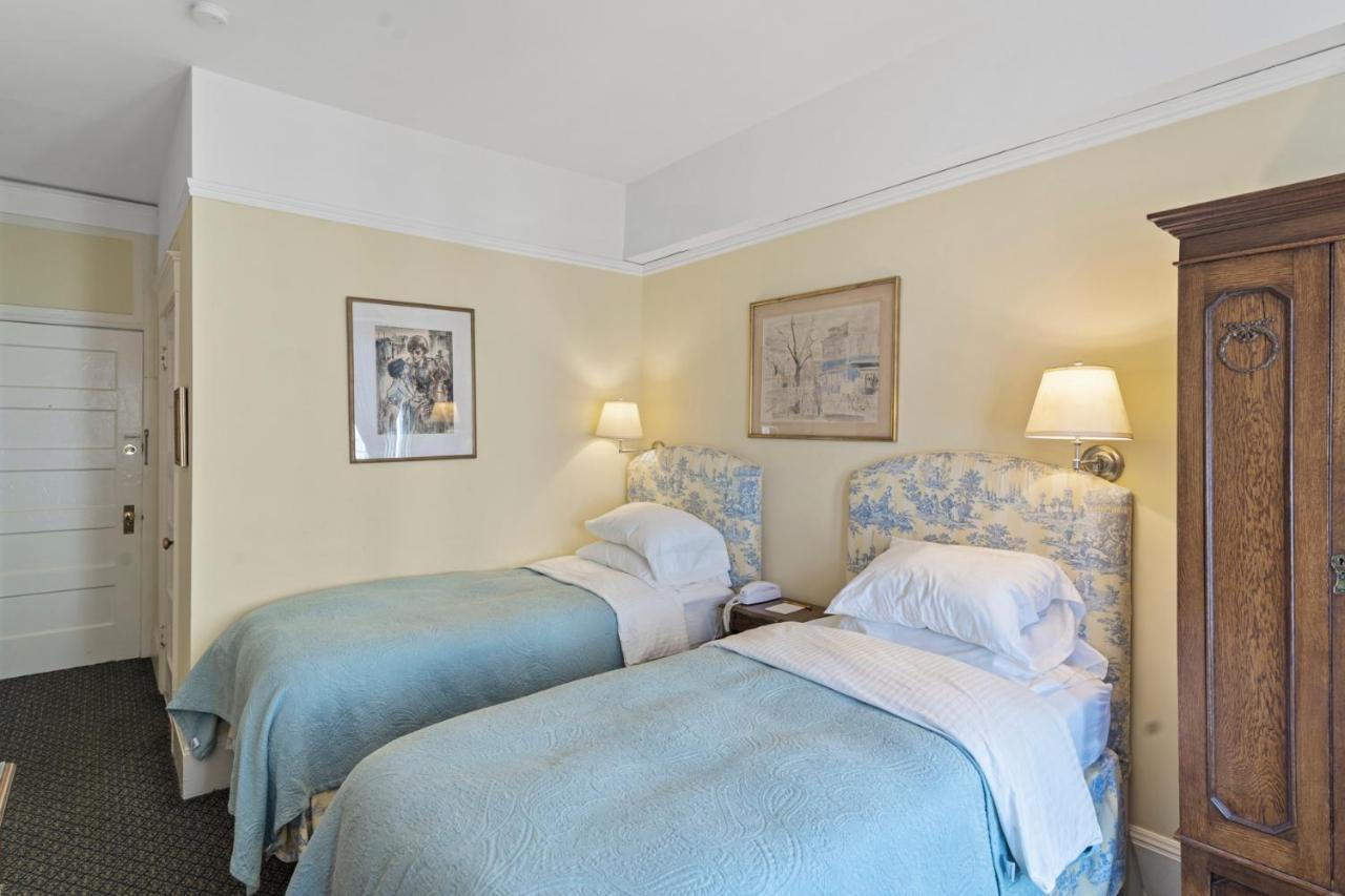 Standard Twin Room with Shared Bathroom