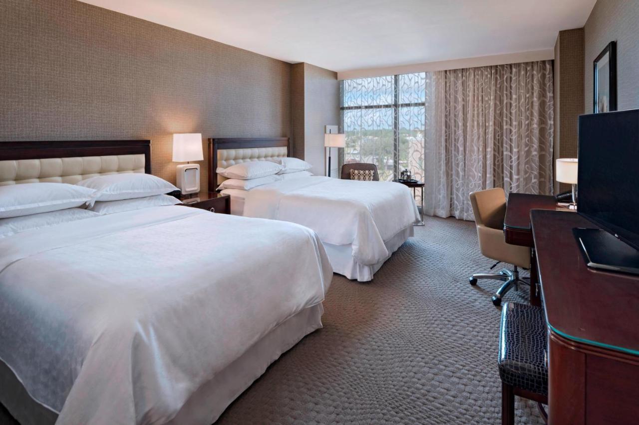 Guest room, 2 Queen, Pool view