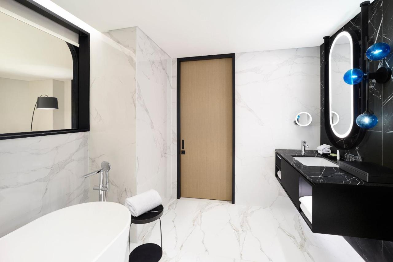 Club Double Room Two Double Beds City View Club Lounge Access at Lounge,1398040637:JPEG