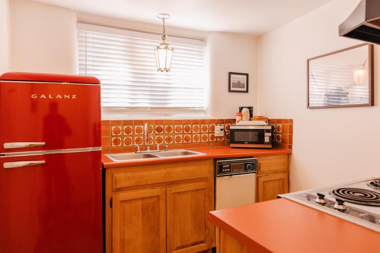 Queen Kitchenette