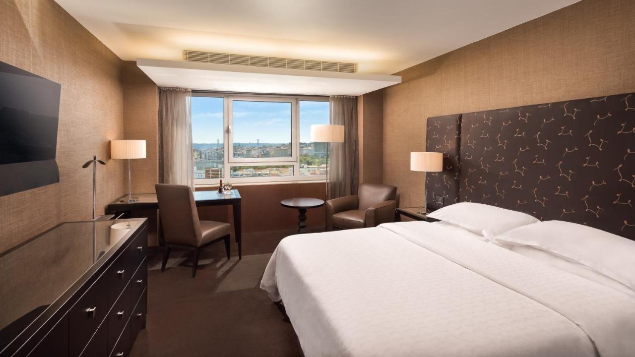 Premium Deluxe, Guest room, 1 Queen, City view, High floor