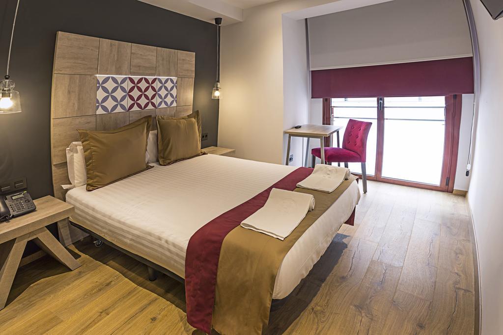 Standard Double Room,140229774:JPEG