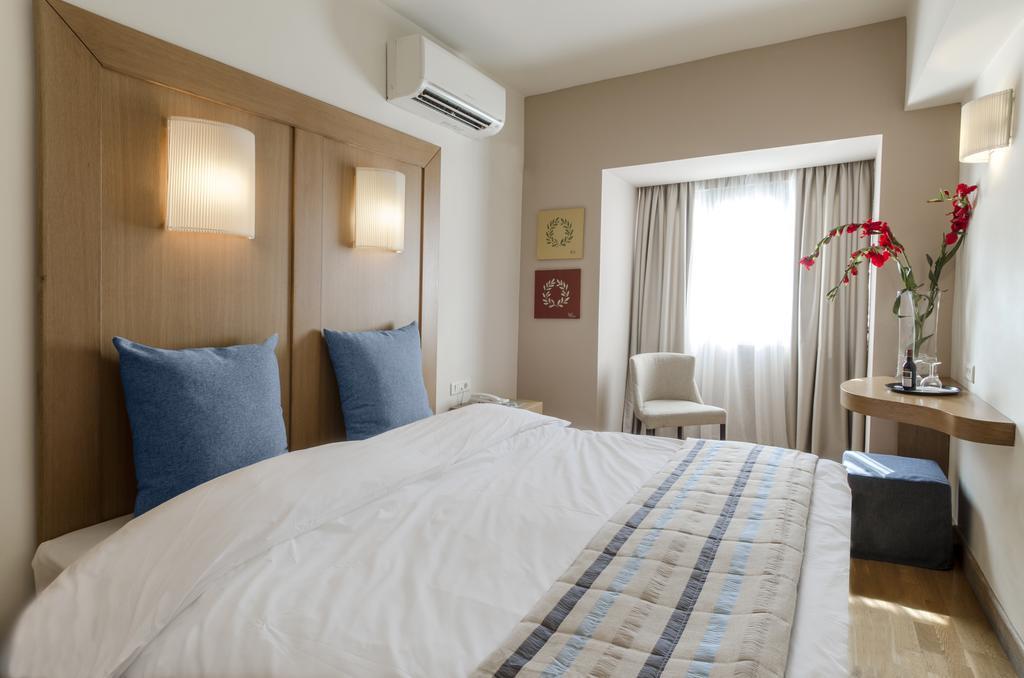 Economy Room