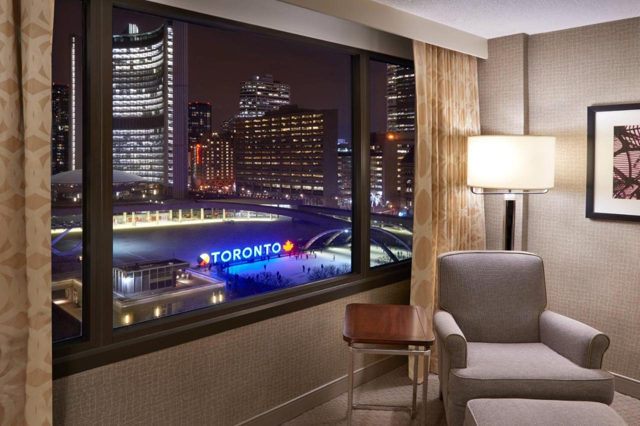Premium Guest Room, 1 King, Nathan Philips Square View