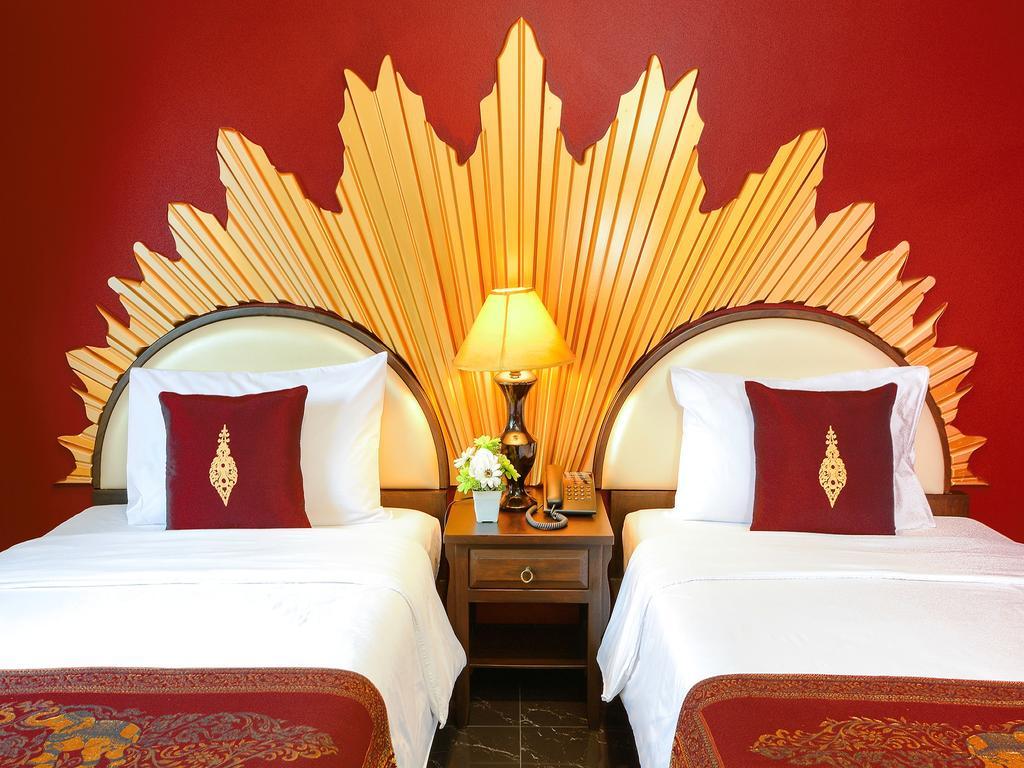 Scarlet Twin Room