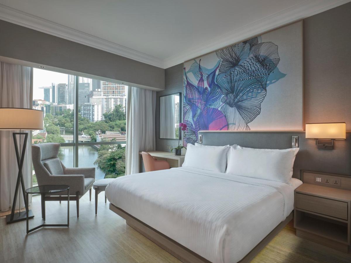 Grand Deluxe Waterfront King Newly Renovated Room,1333907201:JPEG