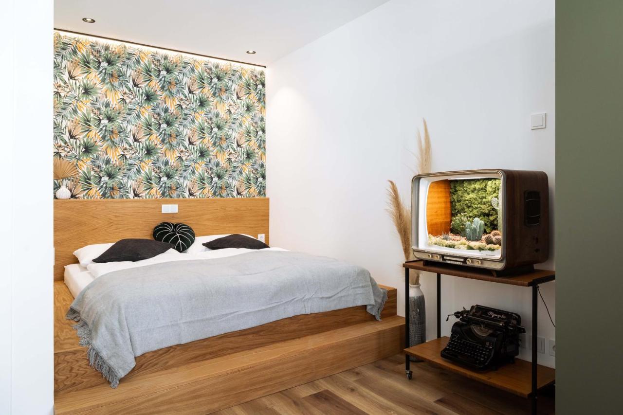 One-Bedroom Apartment,1418551143:JPEG