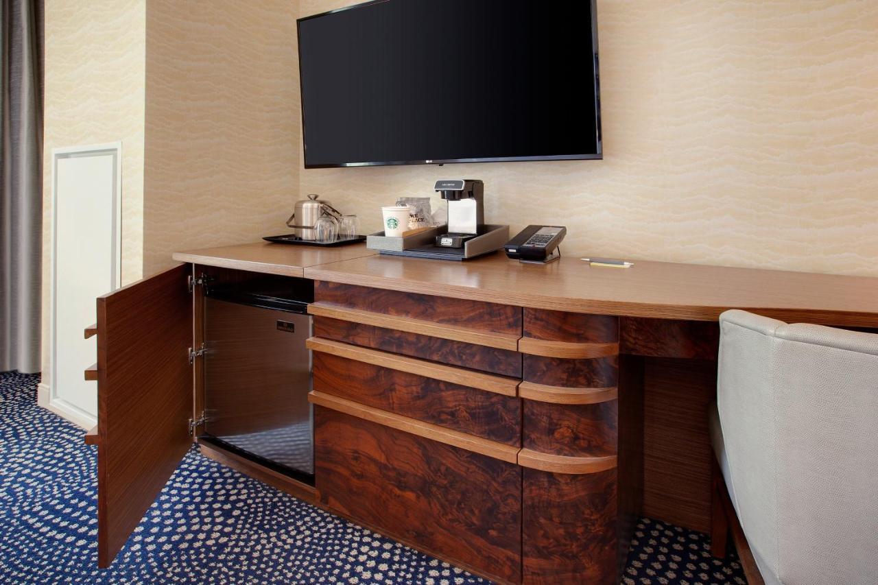 Deluxe Queen Room with Two Queen Beds