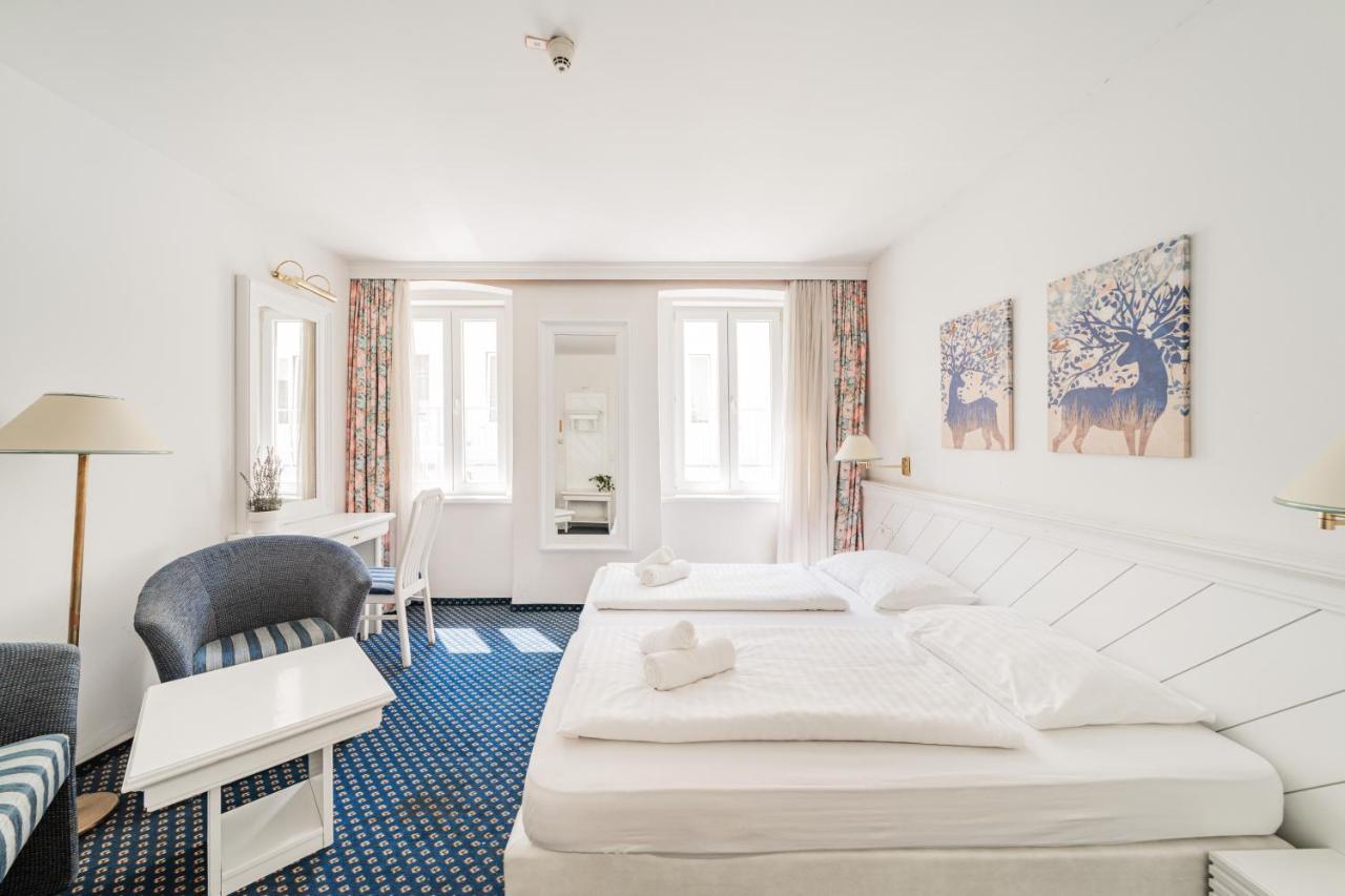 Standard Quadruple Room,1419839433:JPEG
