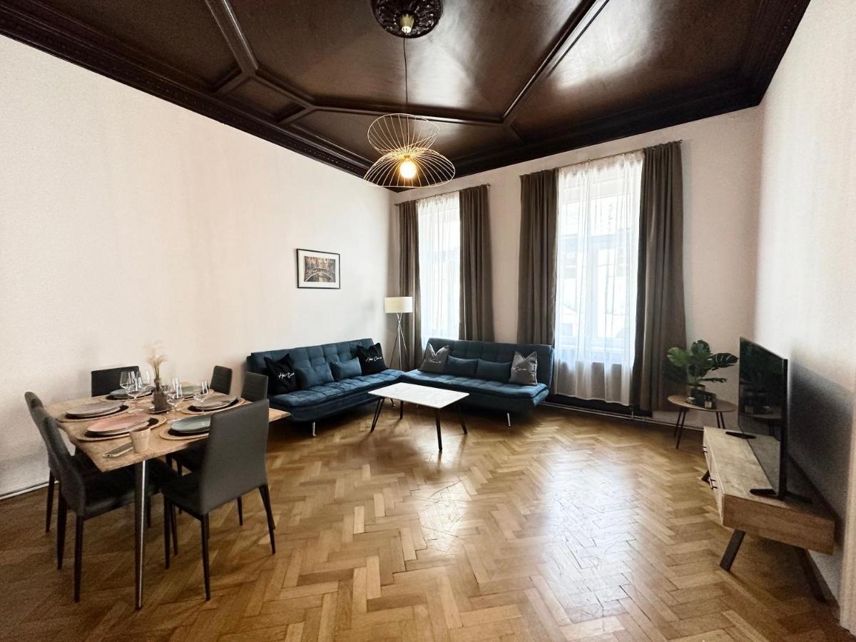 Two-Bedroom Apartment,1422968565:JPEG