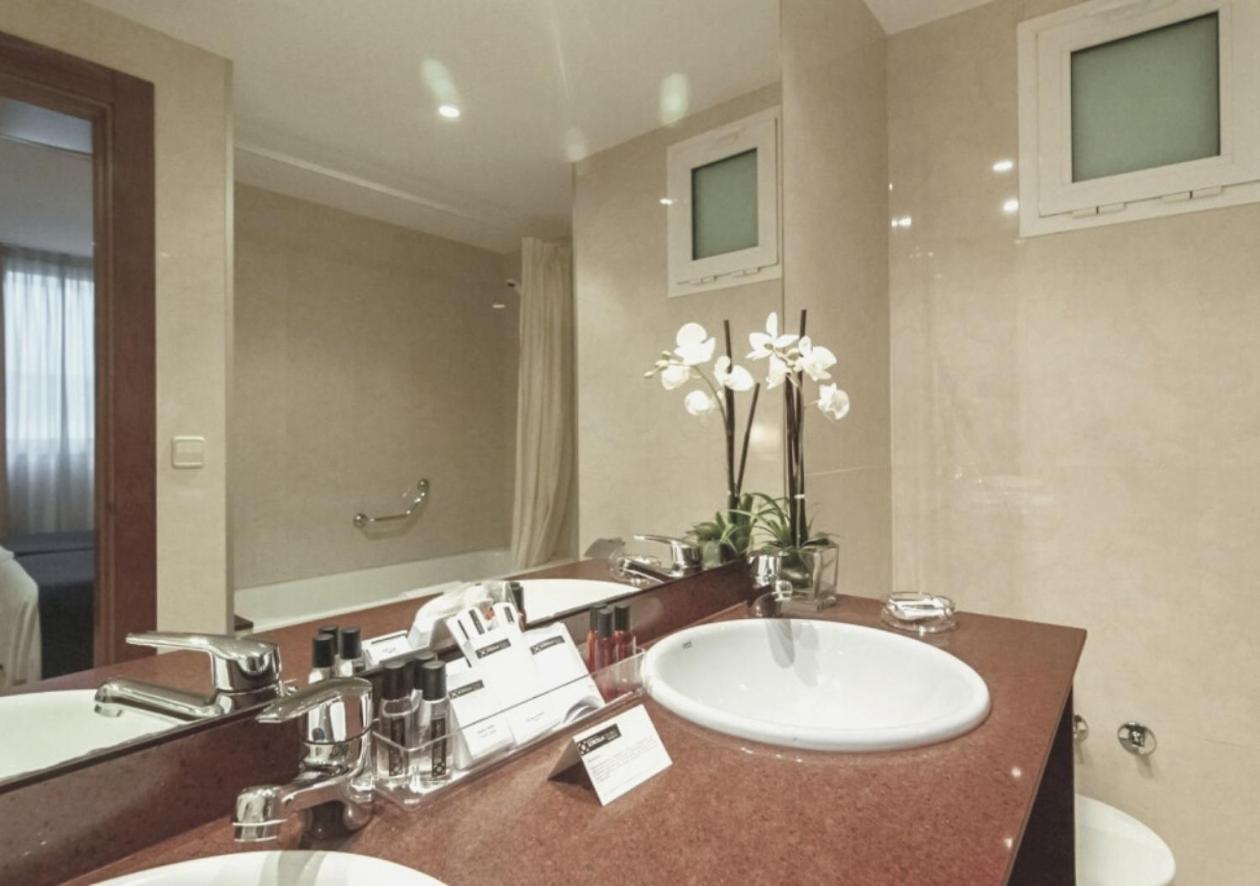 Double Room for Single Use