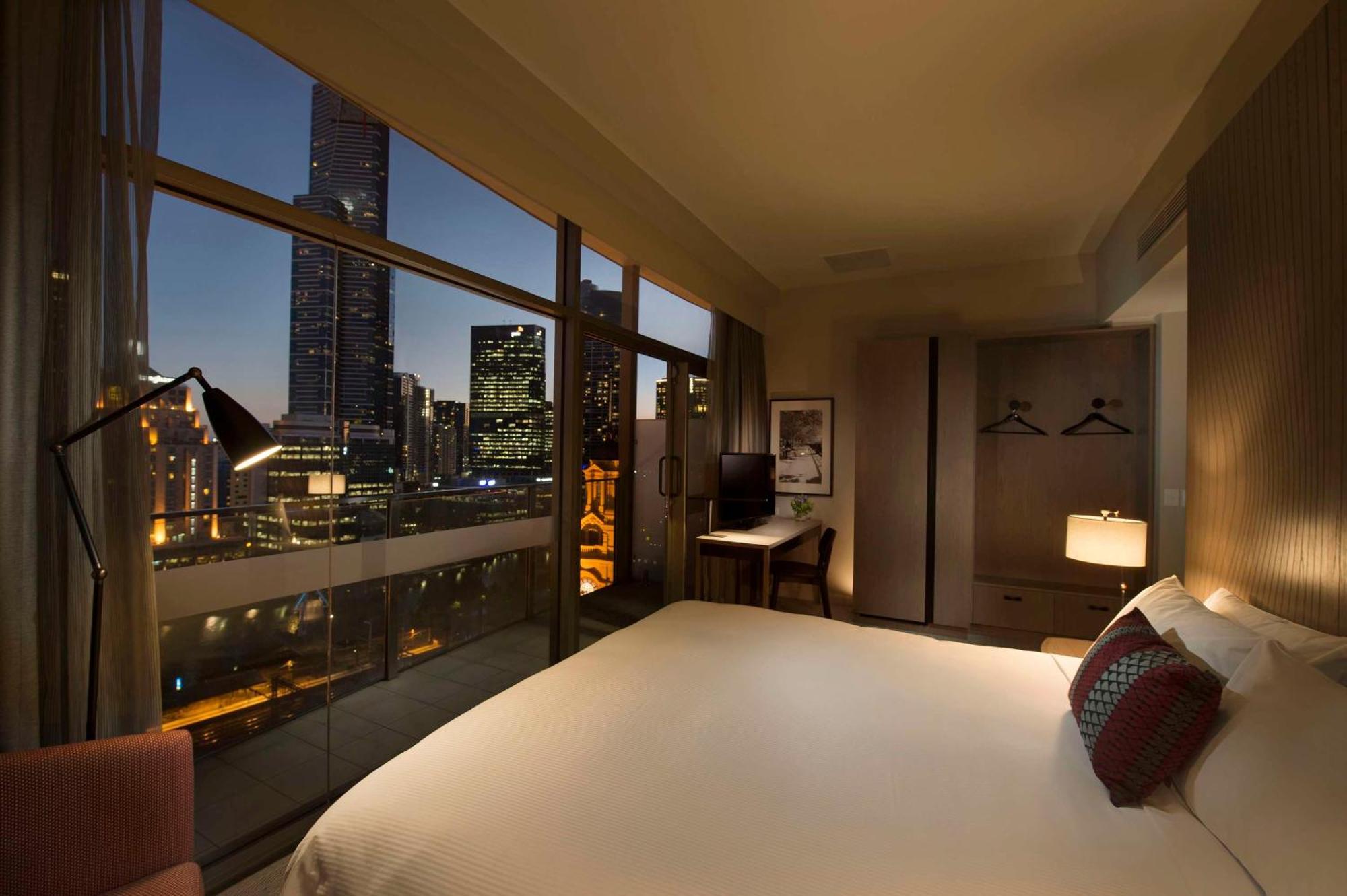King Room Skyline River View with Balcony