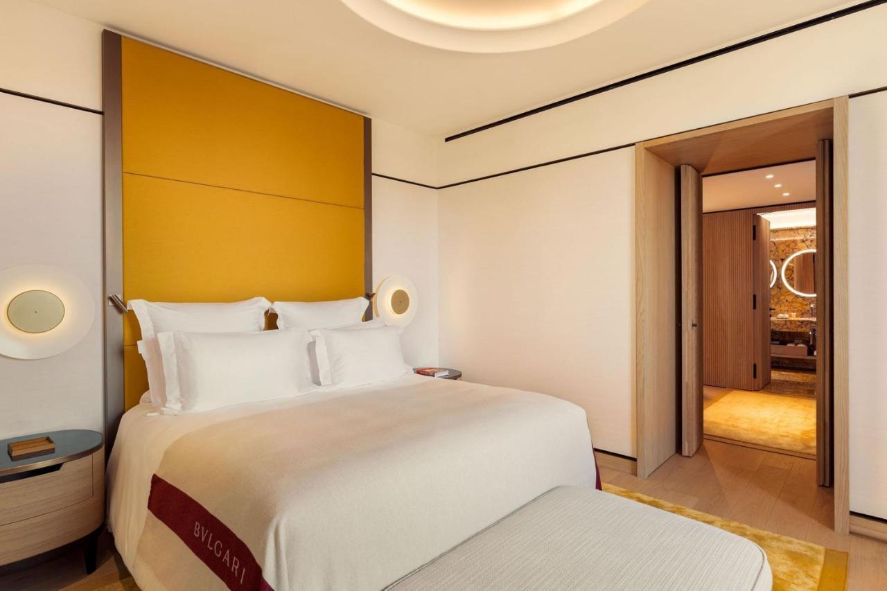 One-Bedroom Deluxe King Suite City View