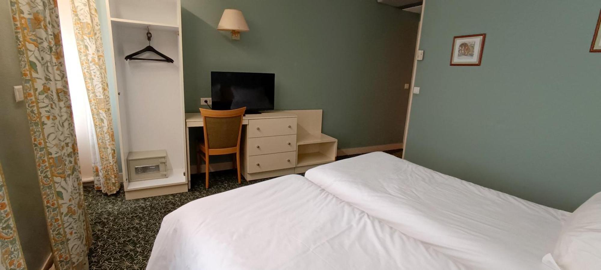 Connecting rooms