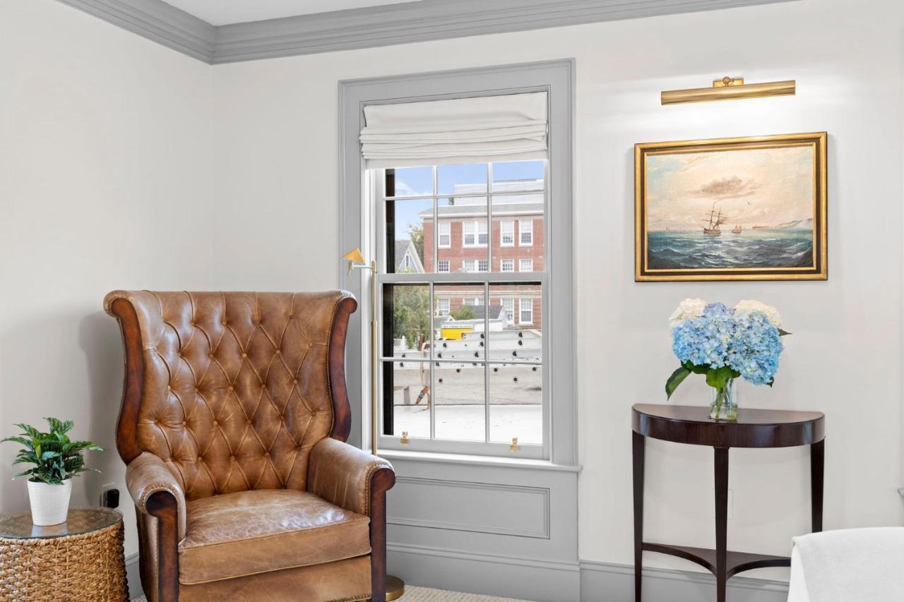 Deluxe Queen Suite