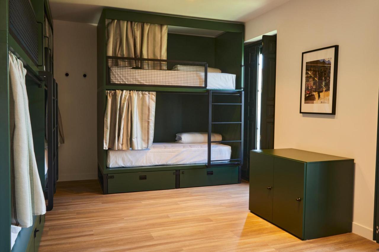 Bunk Bed in Mixed Dormitory Room