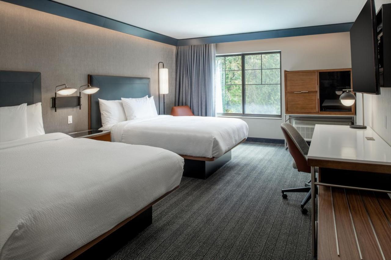 Queen Room with Two Queen Beds - Hearing Accessible