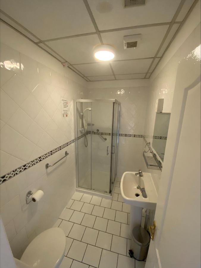 Twin Room with Shower