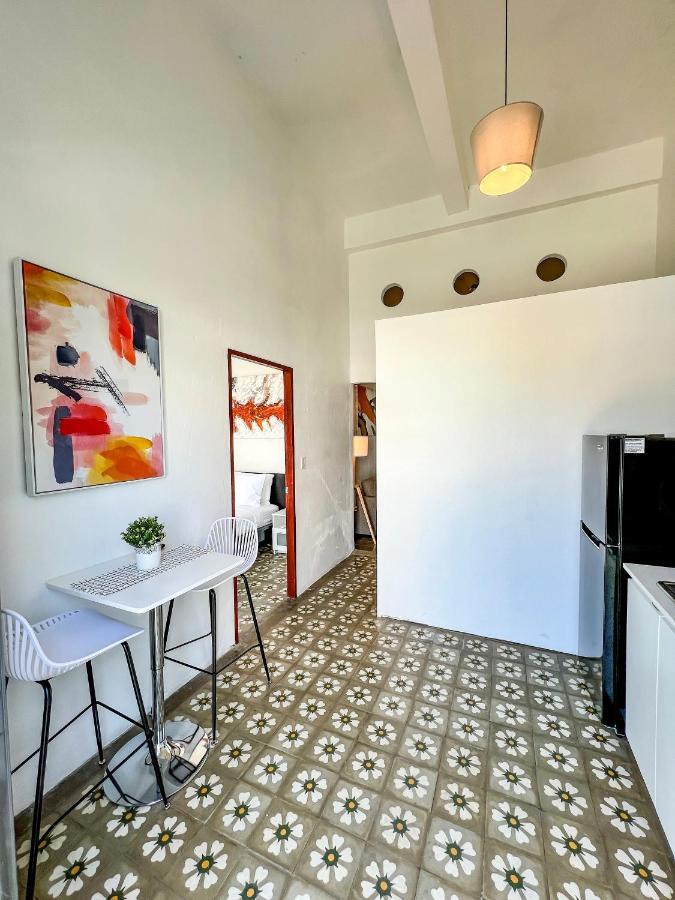 One-Bedroom Apartment Balcony,1487544217:JPEG