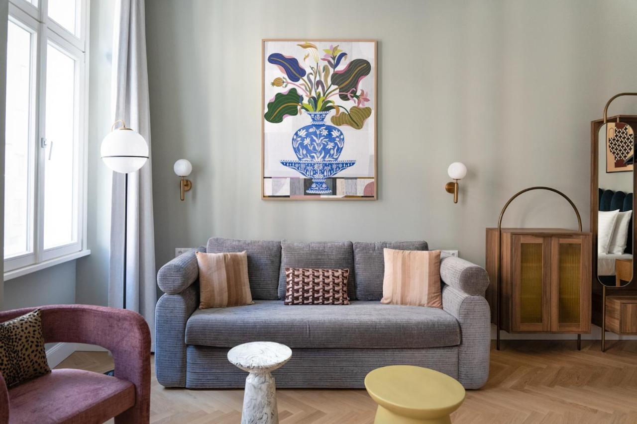 Extra Large 1 Bedroom Apartment 2 Sofa Beds,1491176809:JPEG