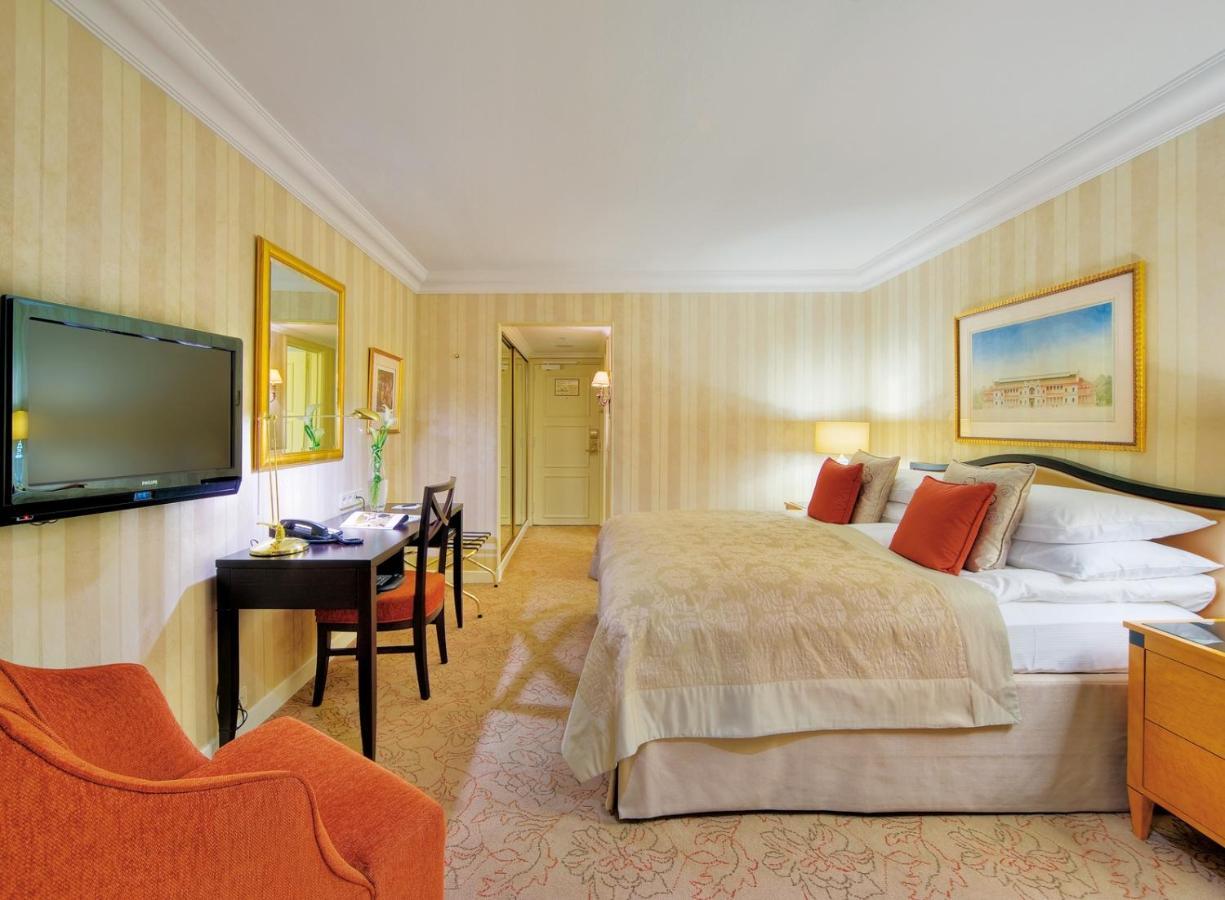 Classic Room Lounge Access