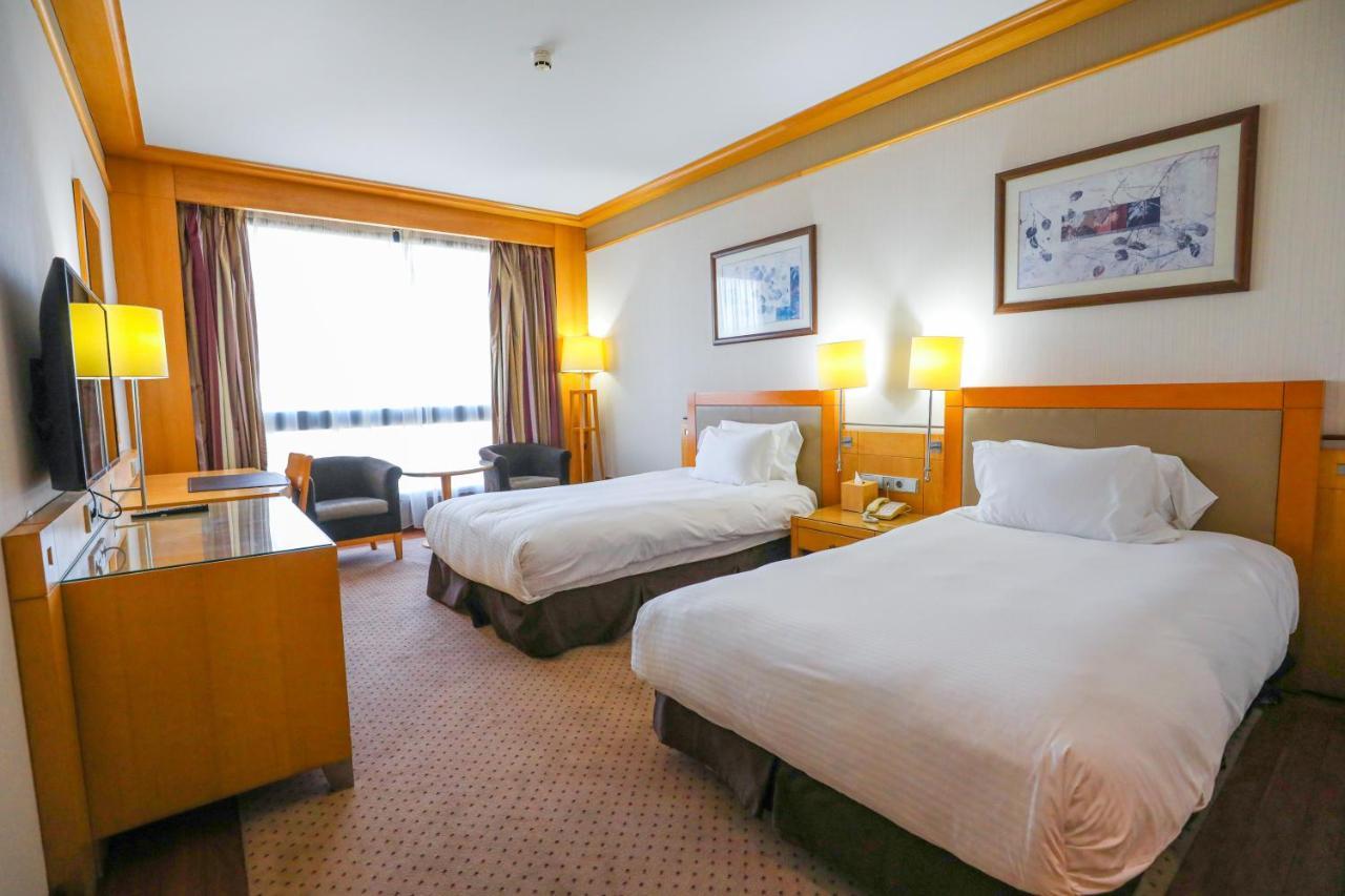Standard Twin Room with Club Lounge Access