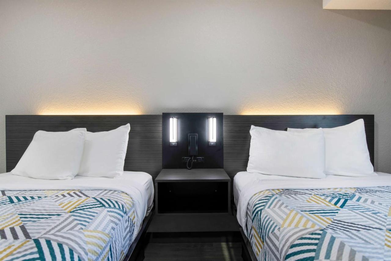 Deluxe Quadruple Room - Non-Smoking