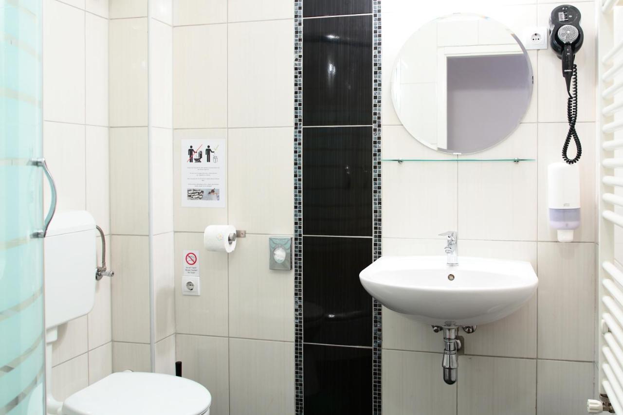 Budget Double Room with Private Bathroom