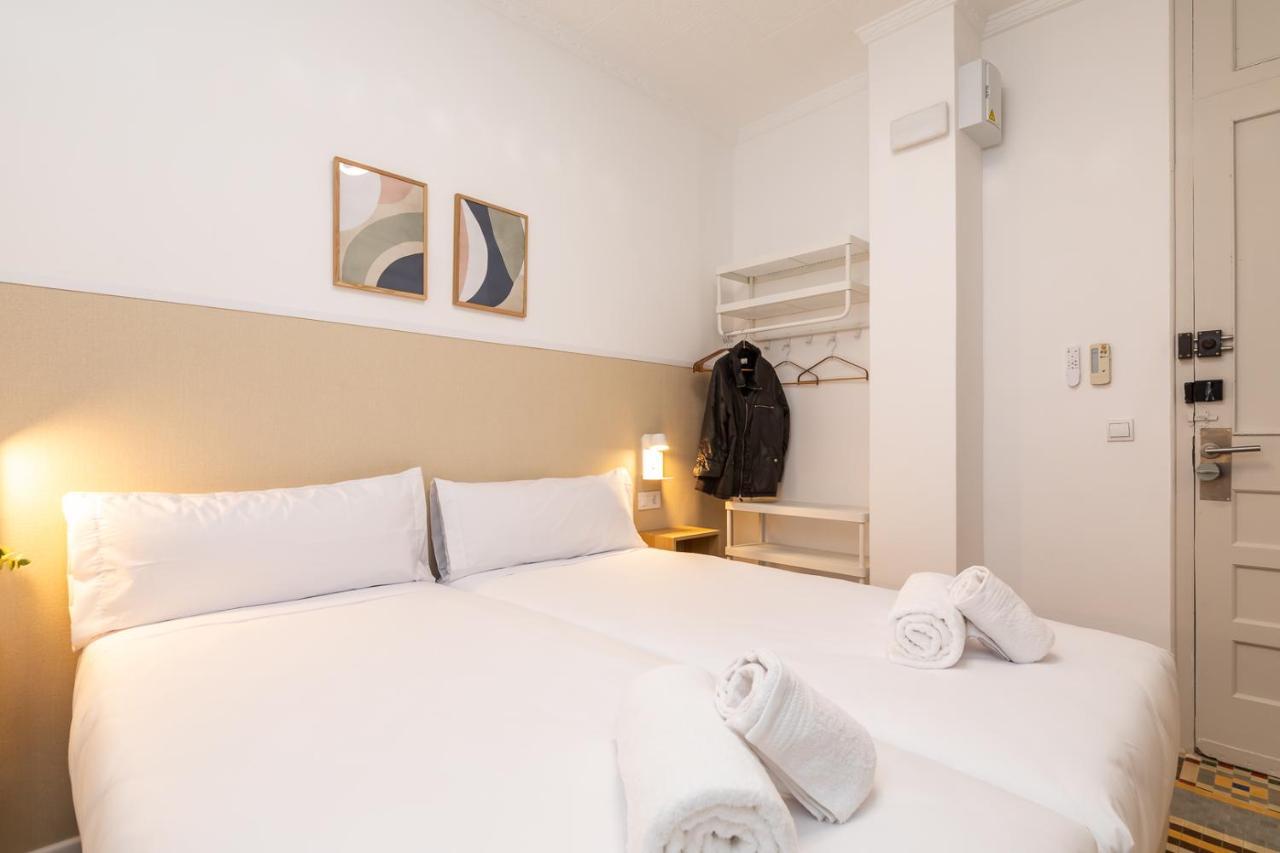 Standard Twin Room with Shared Bathroom