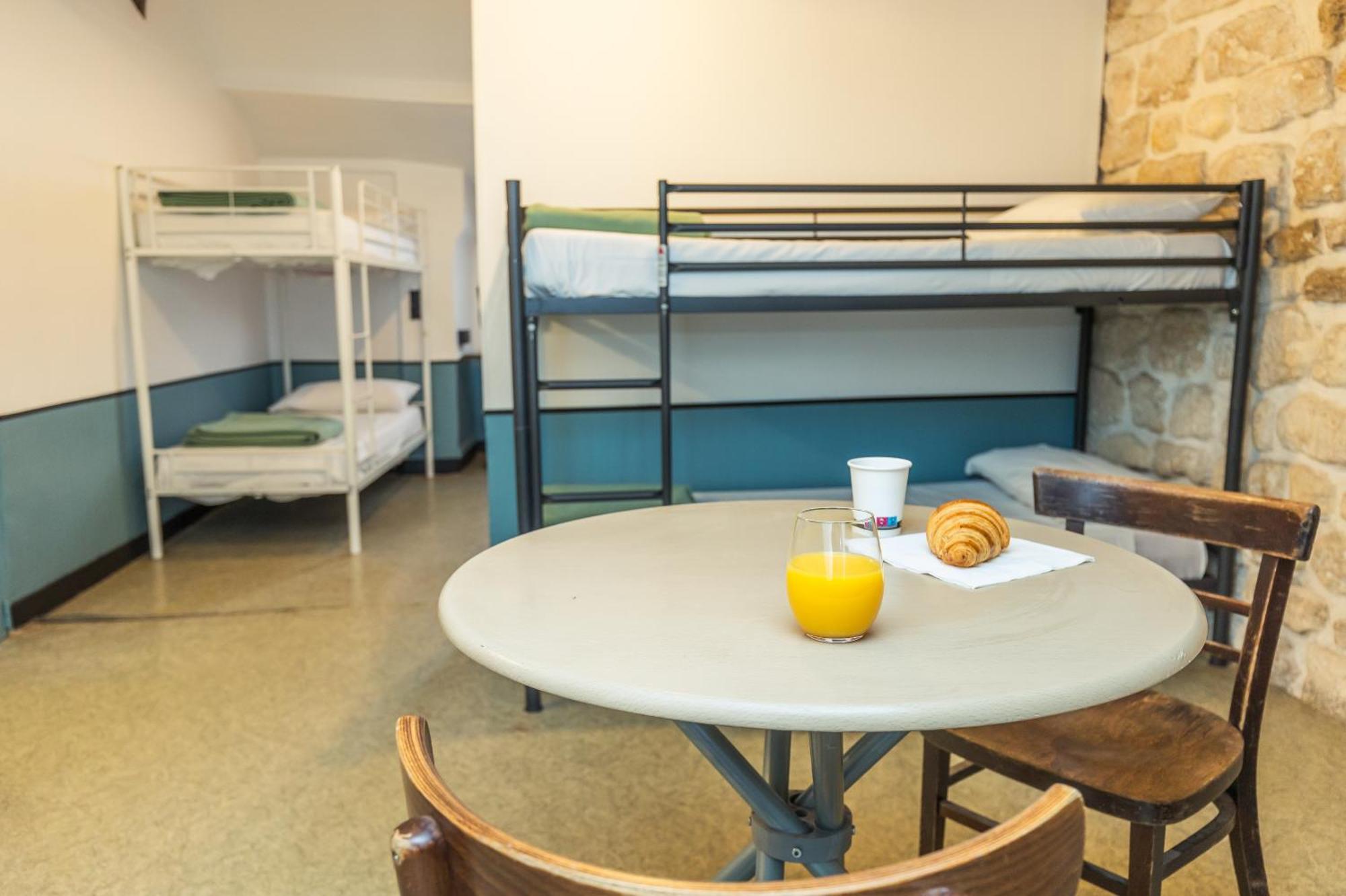 Bed in 6-Bed Mixed Dormitory Room with Shared Bathroom,1498996300:JPEG