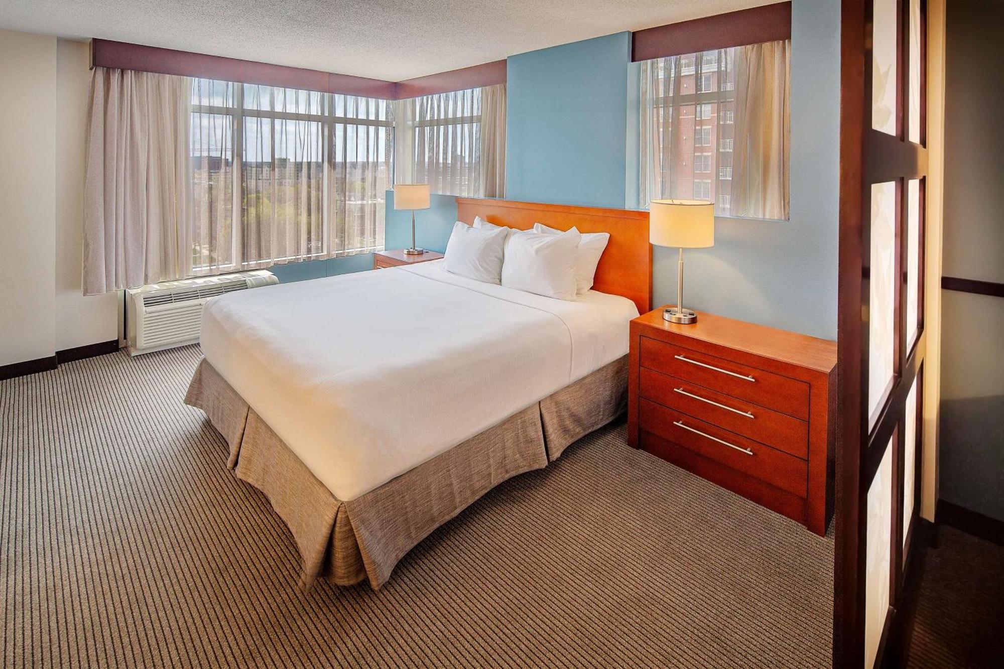 Queen Room Two Queen Beds Sofa Bed Accessible Tub,1499017597:JPEG