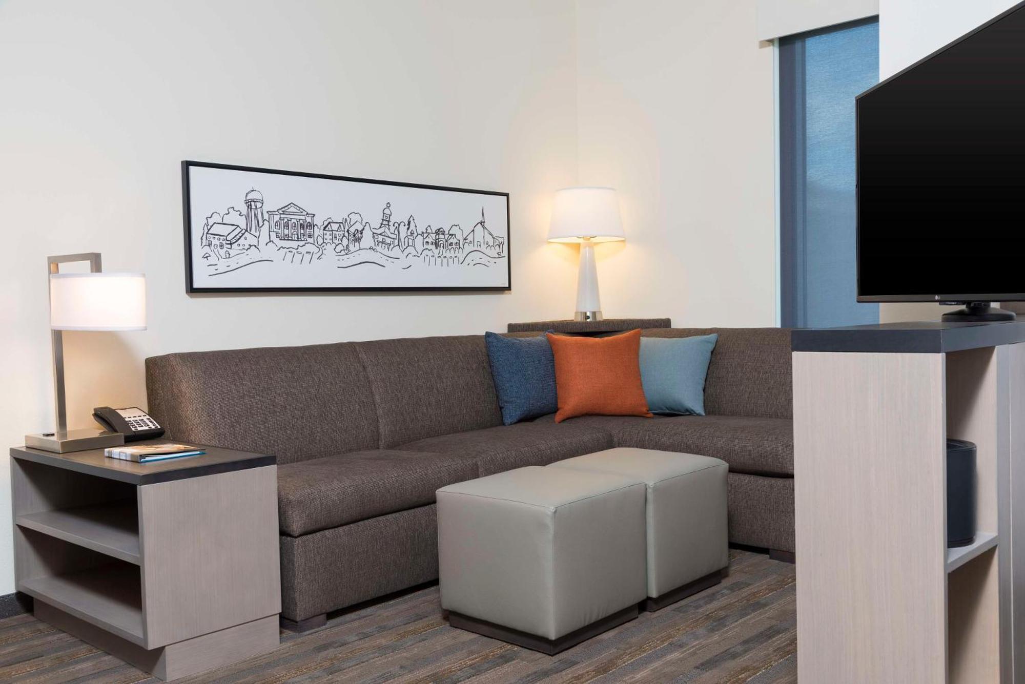 Studio Suite Two Queen Beds Sofa Bed Kitchen,1499283586:JPEG