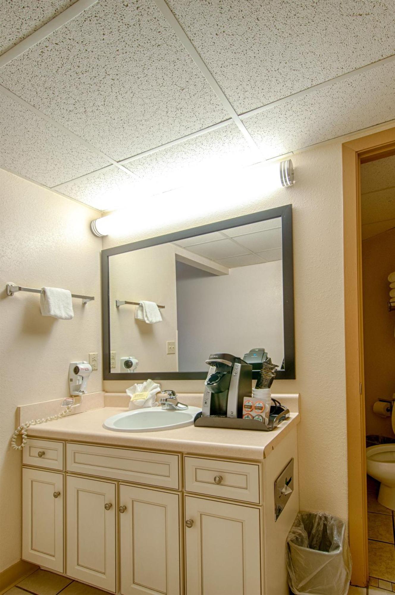 King Room with Desk - Non Smoking