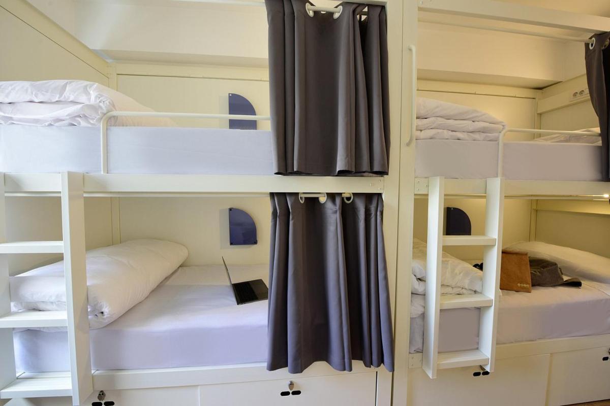 Bed 8-Bed Female Dormitory Room