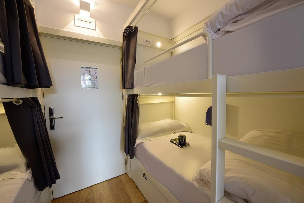 Bed 8-Bed Female Dormitory Room