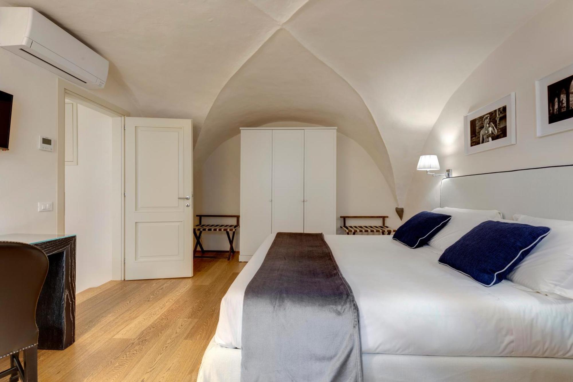 Family Room Private Bathroom