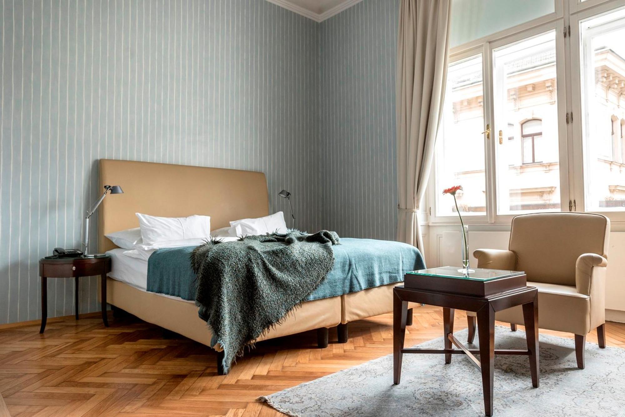 Double Room Large