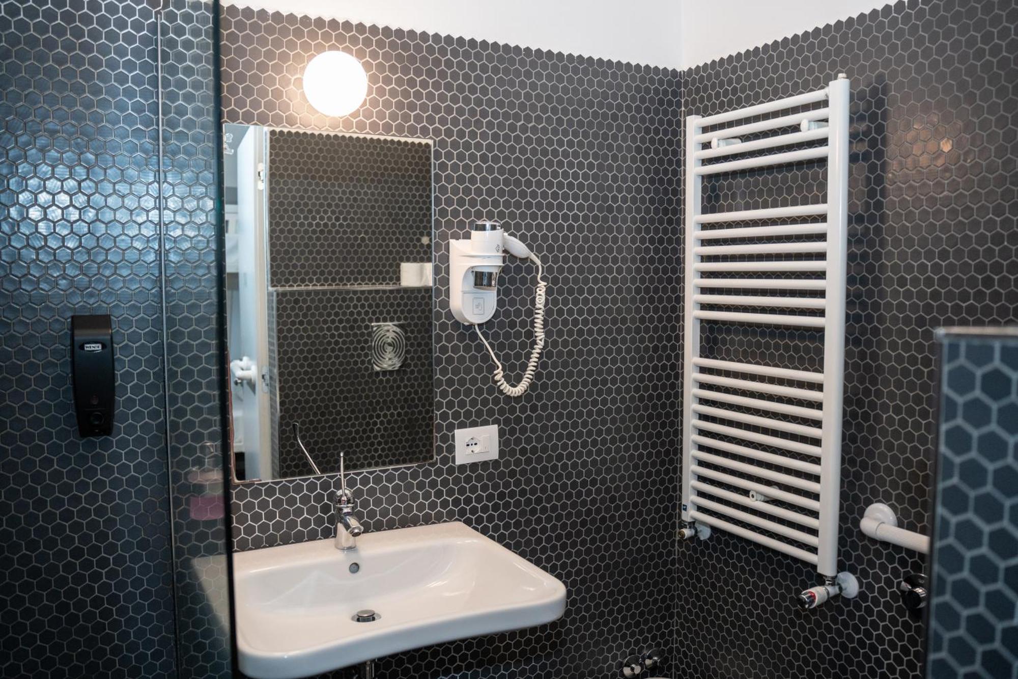 Family Room Private Bathroom