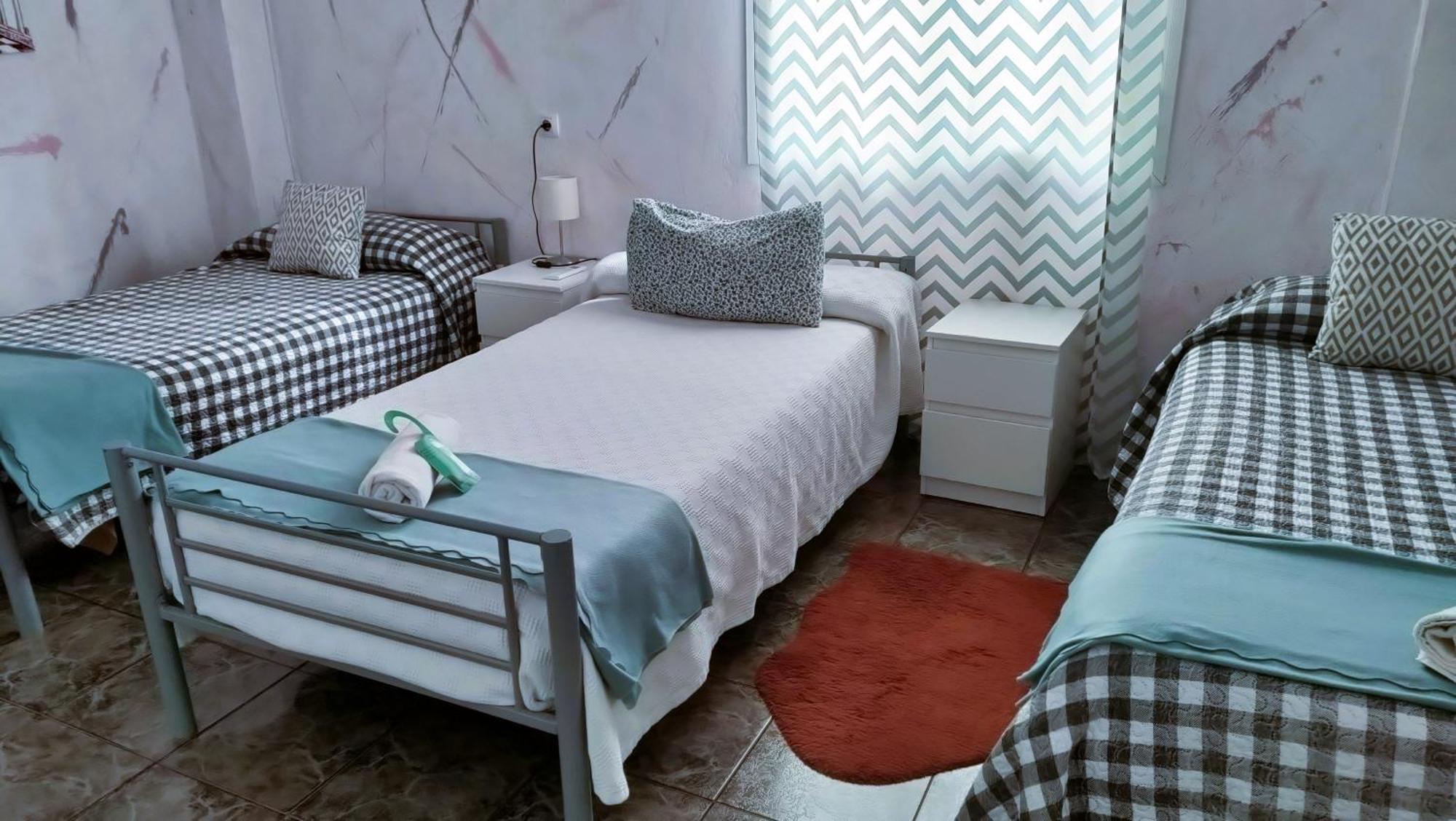 Basic Triple Room with Shared Bathroom
