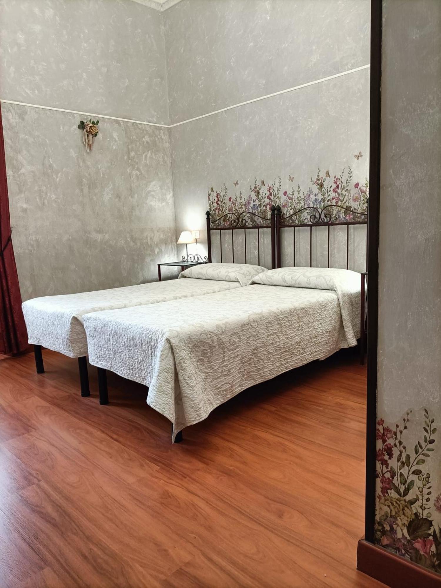 Standard Double Room with Shared Bathroom